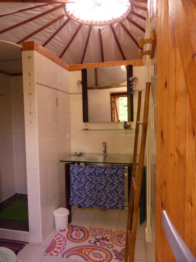 Les Yourtes D'Hotes Plouguiel Exterior photo